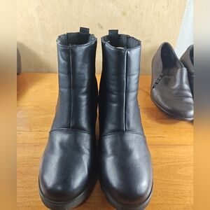 Blowfish Malibu Black Layten Vegan Leather Chelsea Booties women's size 7.5